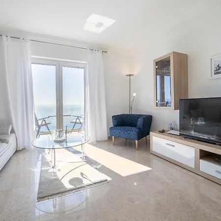 Sabine Cres Apartment *